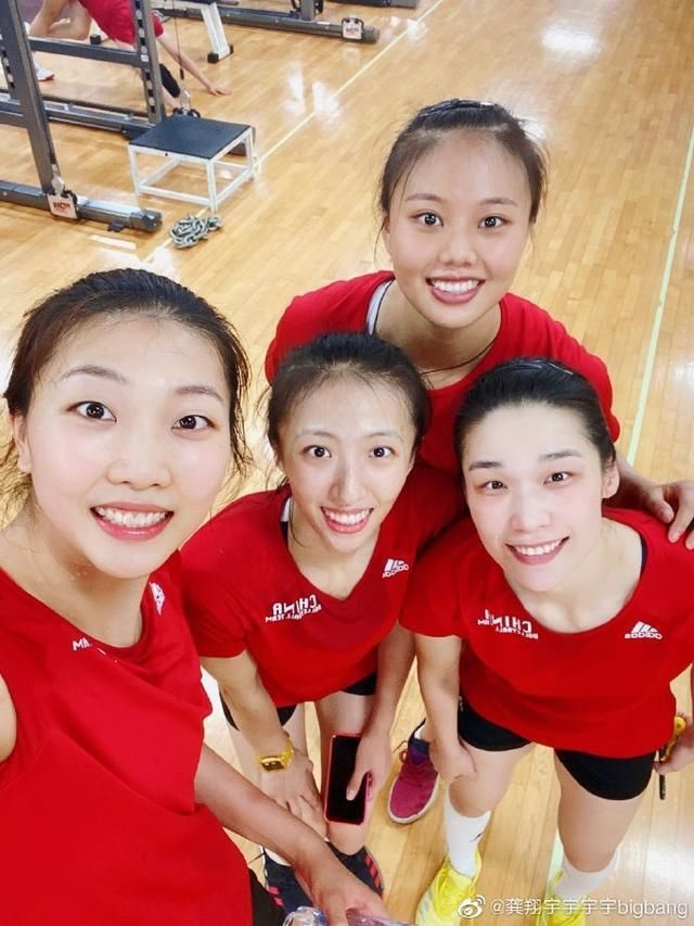  联赛|快看女排“三傻组合”新合影 龚翔宇晒图好欢乐接下来要打联赛了