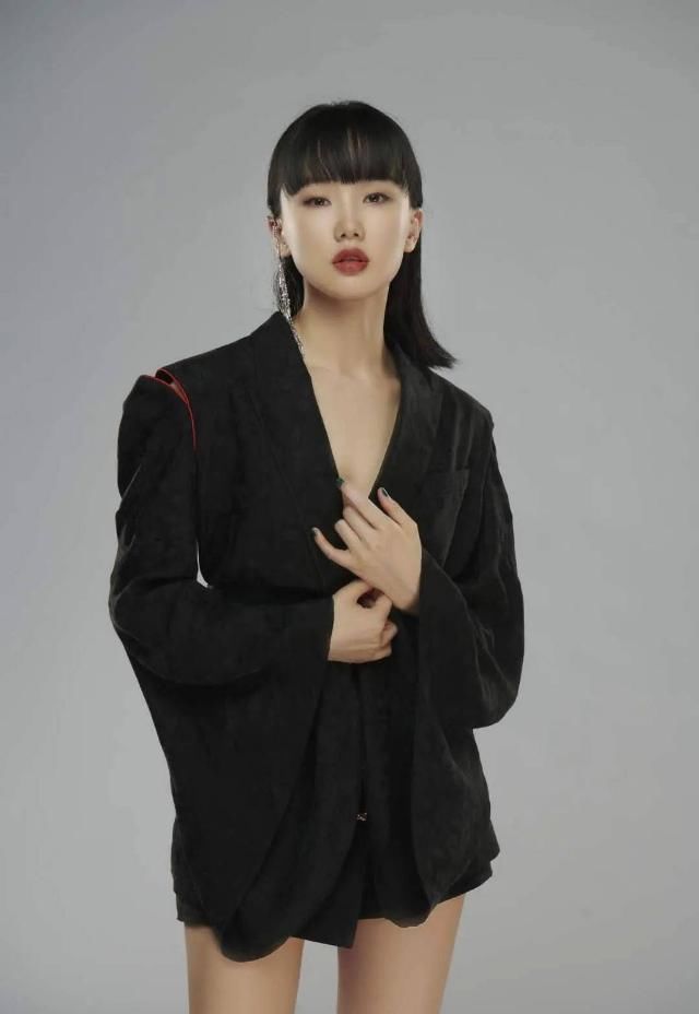 不红|上海最“嗲”歌姬黄龄，不站C位也在发光