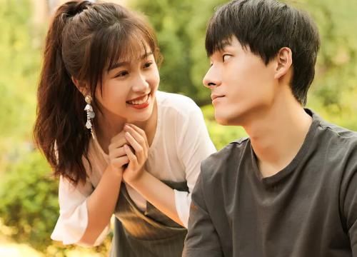  动态|张雨剑跟虞书欣玩五连拍全程表情无变化，看到私下动态，又磕到糖了