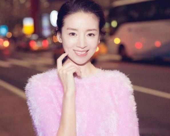  性无能|她出道被张艺谋相中，却嫌前夫性无能，如今两人同台还搂搂抱抱！