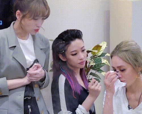  痛哭|宁静因阿朵淘汰痛哭时，一旁金莎却开心地吃火锅，你还有心吗