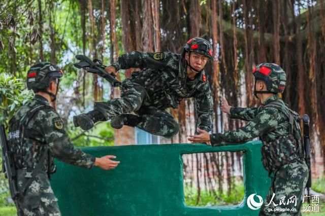 三伏|广西来宾：武警官兵三伏酷暑练兵忙