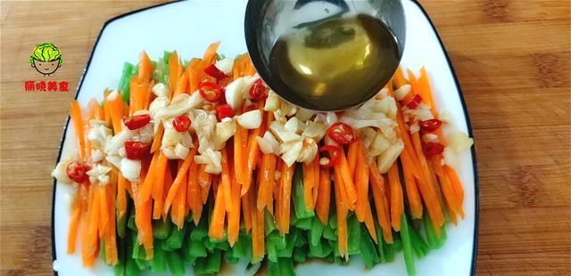  家常|最近网红豆角家常做法火了，3斤都不够吃，不炒也不炖比吃肉还香