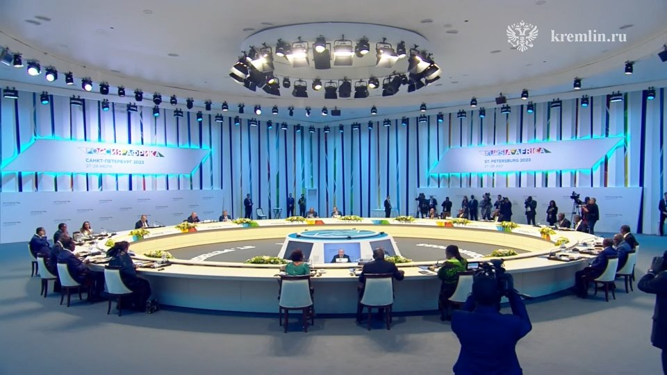 俄罗斯总统普京与非洲国家领导人就乌克兰问题举行会晤