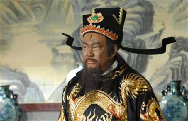 前来|老农报案，牛舌头被坏人偷了，包拯：把牛杀了，小偷就会前来自首