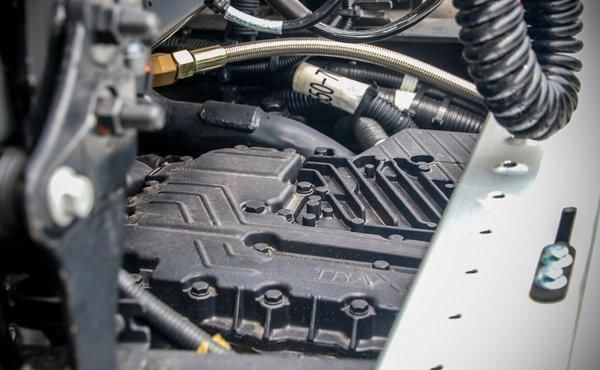  实拍|新增各种预警配置，实拍520马力现代创虎重卡，还有越野模式