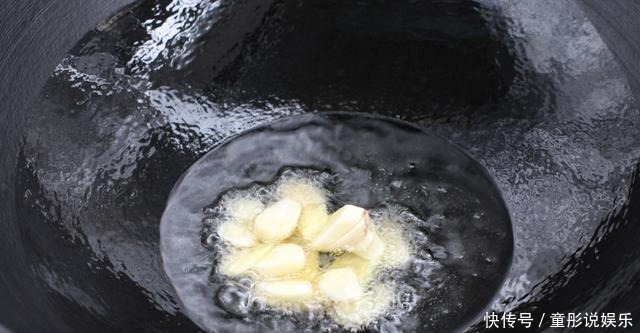  开锅|大热天就用电饭煲做懒人饭，一开锅香气扑鼻，简单省事好吃极了