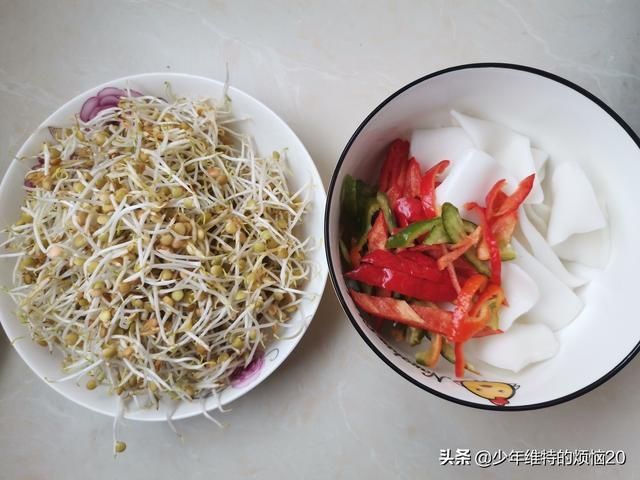 入秋|入秋后，这道豆芽菜别错过，比黄豆芽好吃，制作简单，营养又下饭