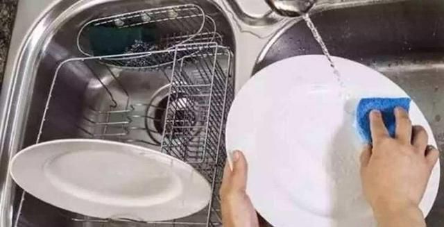  管用|不管碗里油污多重，这几样东西都管用，轻松除油污不用洗洁精