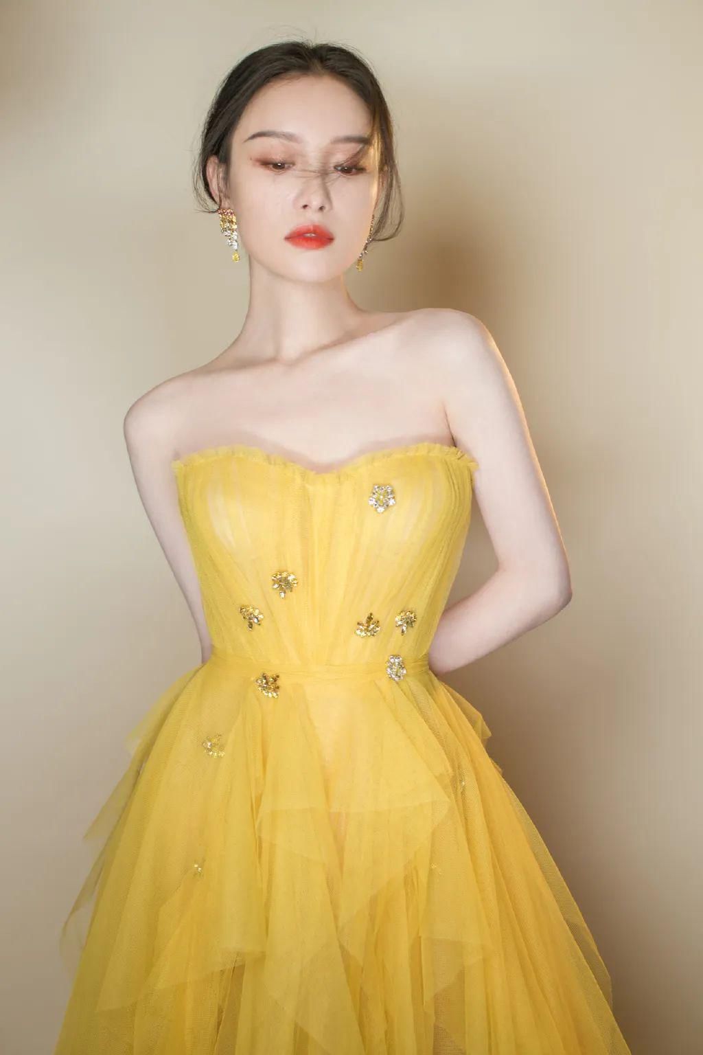 角度|赵丽颖的吸睛锁骨,光靠瘦还不够…...