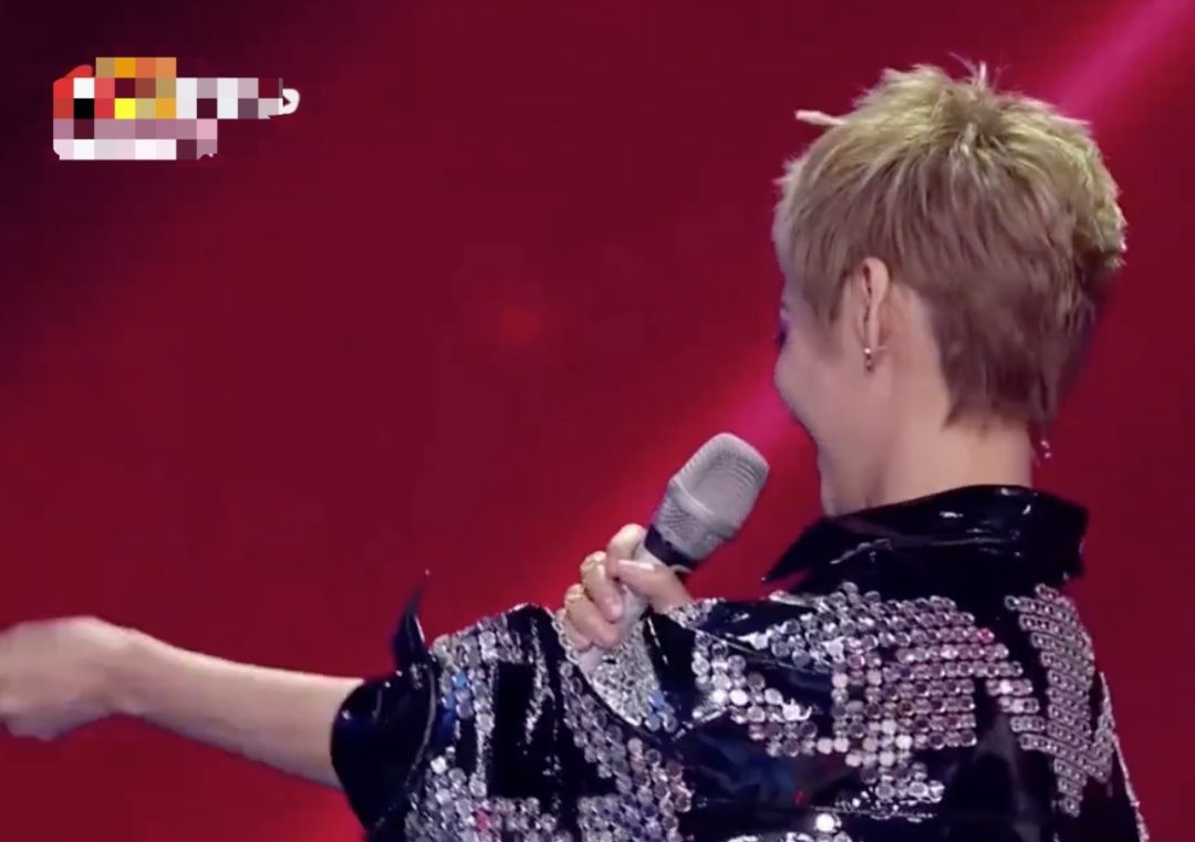  宁静|《姐姐》成团夜麻烦多：宁静出错让杨澜很尴尬，黄晓明主持爱抢话