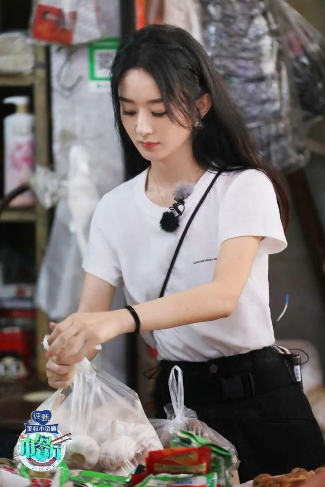  中餐厅|赵丽颖上《中餐厅》败尽好感，说话阴阳怪气，吃饭还翻菜