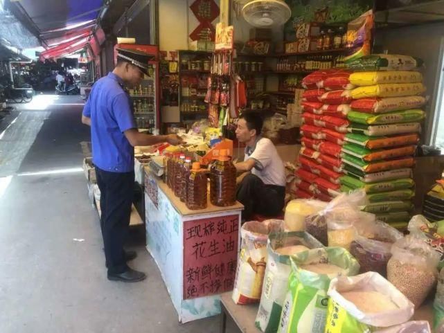  城管随手拍|一抬手，话费就到账！