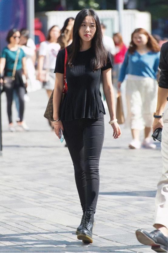  黑色|小姐姐全身黑色系装扮，气质超凡脱俗