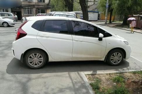  4S店|新车刚提3个小时就不翼而飞，却发现是被4S店拖走，车主：凭啥？