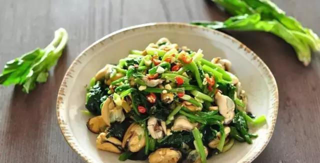  馒头|美食精选：红糖馒头，海虹拌菠菜，根土豆饼，芋头排骨煲的做法