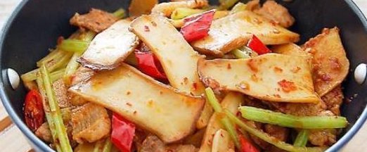  亲自|一家人在家里聚餐，亲自下厨做几道下饭菜，做法简单又美味