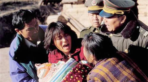 买家|女大学生被拐后，为何不选择逃跑？买家1句话，让她们想逃却不能