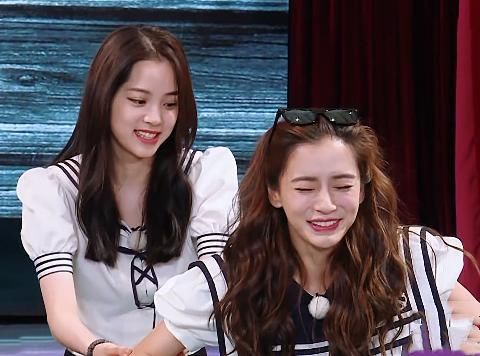  baby|李晨在指压板踩到baby时，镜头无意间拍到吴宣仪，反应让人欣慰