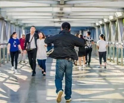 推荐|爽文推荐！摸人一把，拘留10天