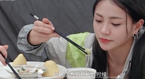 节目|谢可寅许佳琪又吃炒饭又啃鸡腿,谁注意郑爽问的啥?看得很透彻