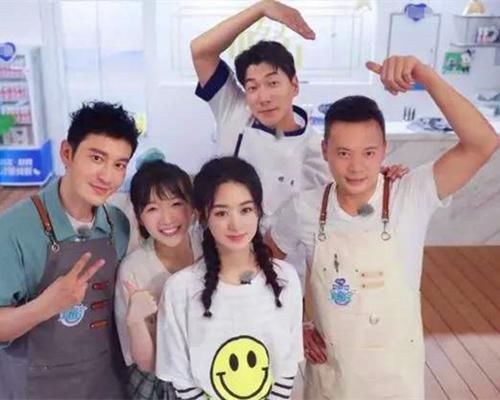  中餐厅|《中餐厅》通过赵丽颖看娱乐圈双标，baby产后4个月复出被群嘲