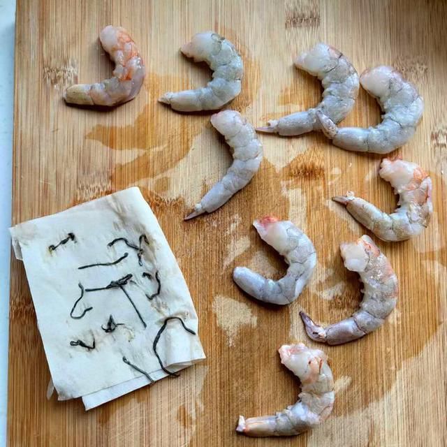  虾线|关于虾线的3个“疑问”，精华是屎？能不能吃？怎么剔除？