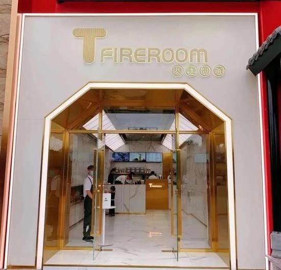  成网|邓伦开火锅店成网红打卡点 装修红火挂满红灯笼