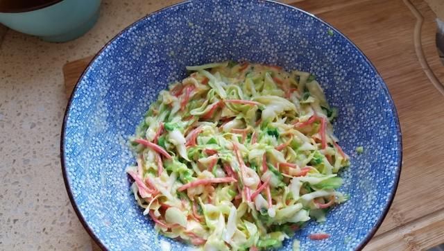  卷心菜|卷心菜做早餐，比想象的更好吃，高钙低脂又营养，怎么吃都不胖