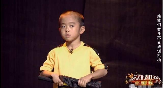 日本|日本小男孩因崇拜李小龙，3岁时疯狂训练，一身肌肉双手满是老茧