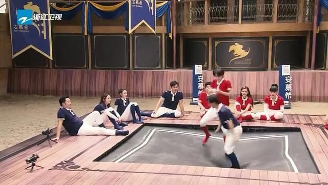  奔跑|孟美岐成端水大师？ 《奔跑吧》蔡徐坤牵着张大大奔跑太苏了