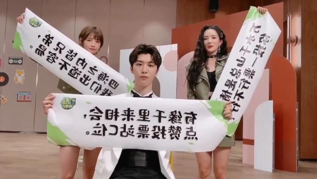 王艺瑾|硬糖少女参加《青春环游记》，杨迪一句话，王艺瑾的反应亮了