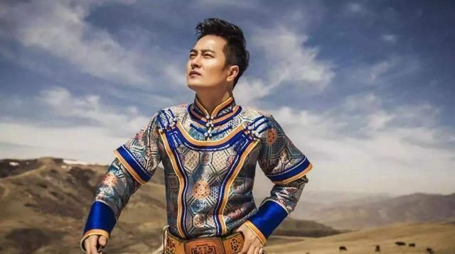  凤凰|星光大道冠军，实力不输凤凰传奇，李咏帮求婚，安与骑兵现状有些惨