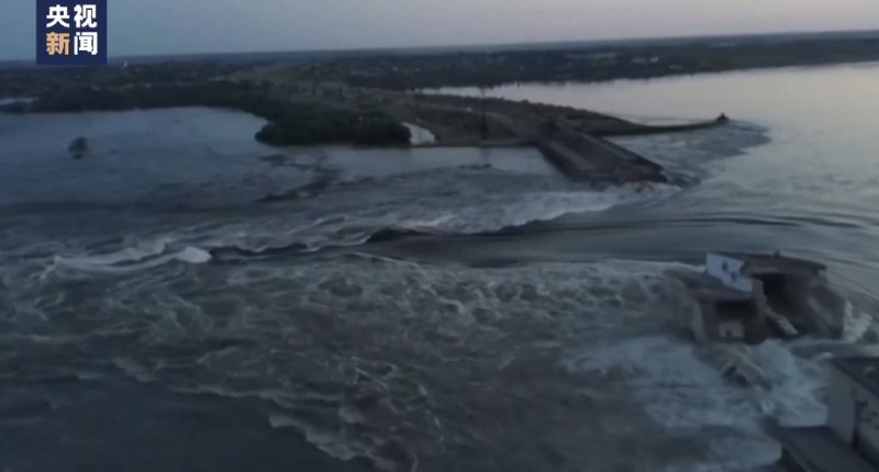 卡霍夫卡水电站遇袭引发的洪水逐渐消退 赫尔松地区洪灾高峰阶段已过去