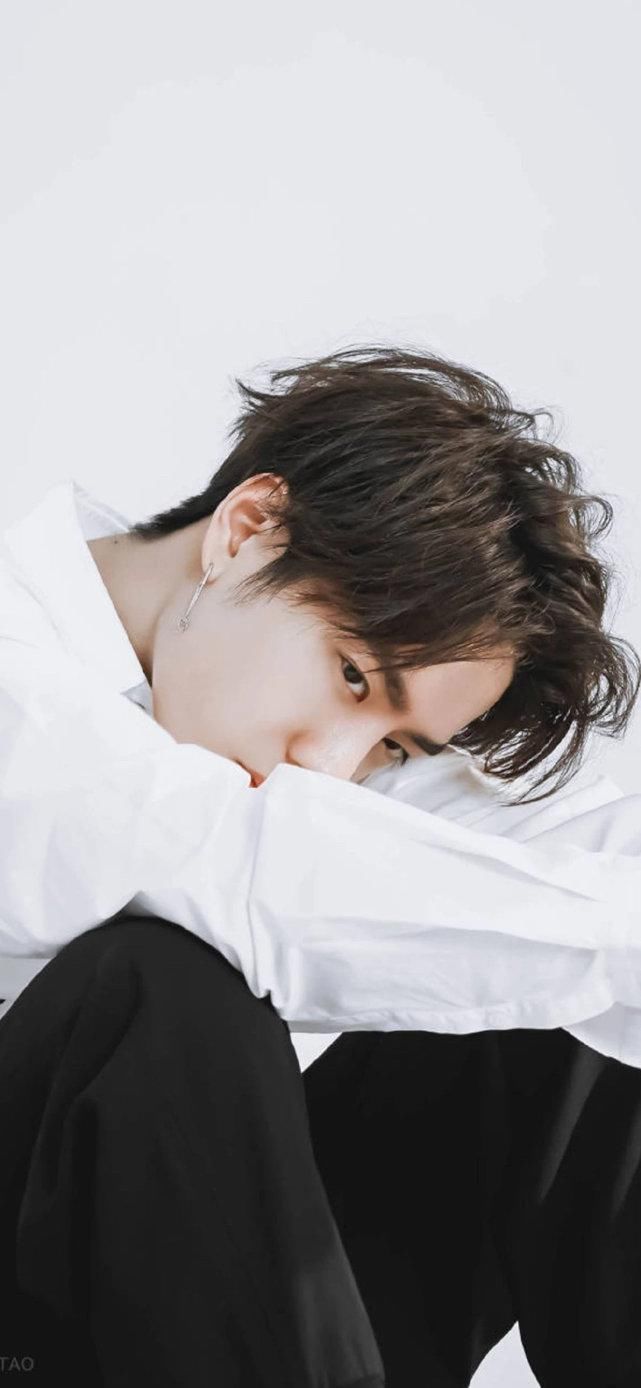  爱豆|每日爱豆 王一博 叫我酷盖 摩托车才是我的老婆