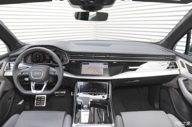 商务|新款奥迪Q7，超5米的车身长度非常有气势，商务用车够体面