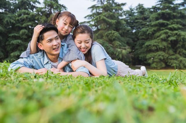 热爱|开学季，这样教“小棉袄”保护自己，又能让她学会热爱这个世界