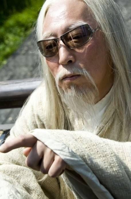  合影|去参加高中同学聚会，上学时一直不搭理我的班花主动要跟我合影