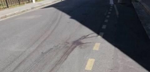  撞倒|气愤！爱犬被撞找司机理论，女子反遭对方撞倒拖行800米惨死路边