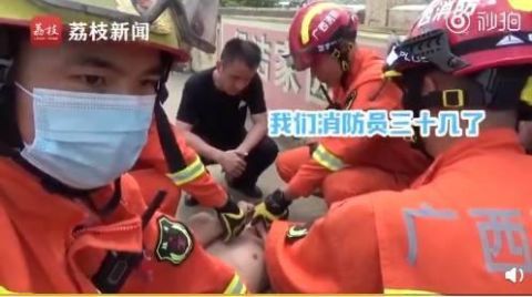 该男子|来宾一男子为情所困欲跳桥 消防员救人后这样安抚