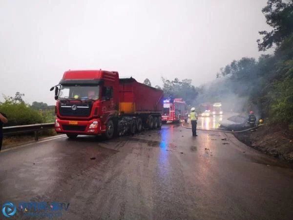  车辆|疲劳驾驶酿事故 烧毁车辆损失大