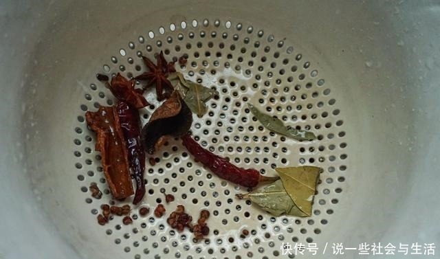 入口|猪脚加了一勺这个,味道香浓醇厚,入口肥而不腻,真是越吃越上瘾