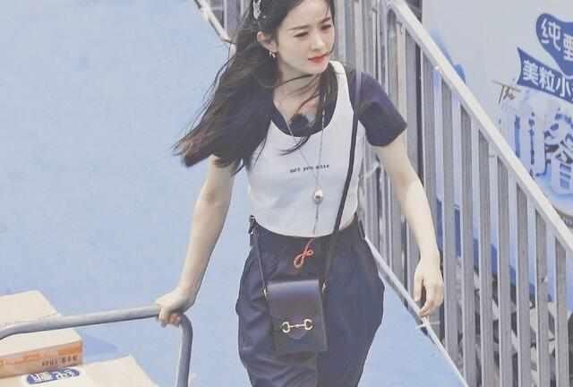  赵丽颖|赵丽颖在中餐厅遭到如此待遇，还被网友嘲带资进组？