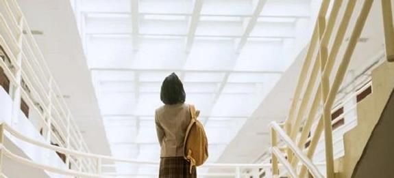 警方|警方判决来了，未成年女孩被残疾人邻居侵犯，被判10年6个月