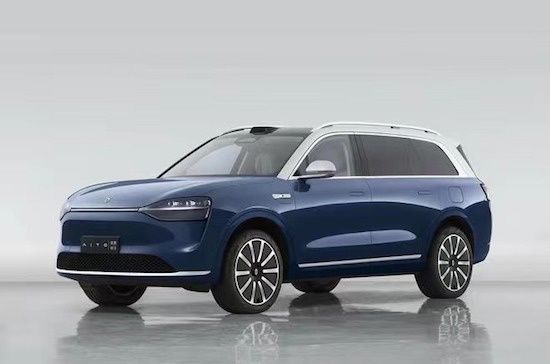 问界 M9 旗舰 SUV 路试视频曝光，12 月上市