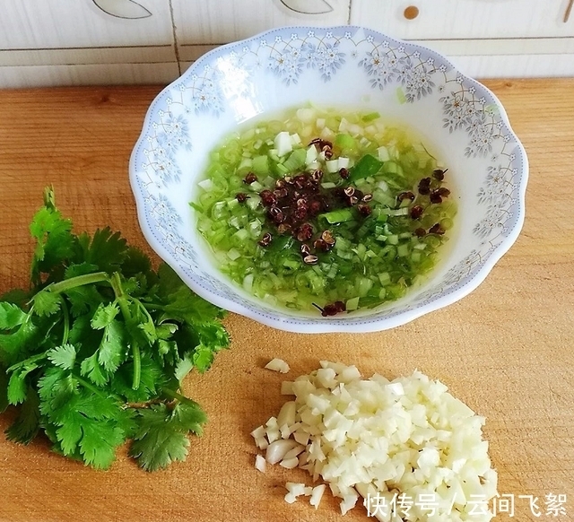 鲜香|茄子怎么做好吃？大叔教你凉拌茄子，麻辣鲜香，简单下饭，超好吃