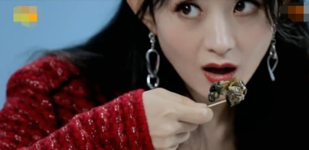  超大|赵丽颖吃超大田螺, 却被王一博给嫌弃? 小声说了句话全场都尴尬了!