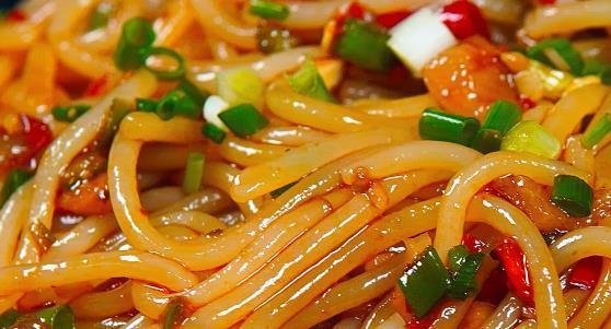 米粉|孩子夏天要吃的开胃菜,香辣可口,教你在家也能做,比外卖还好吃