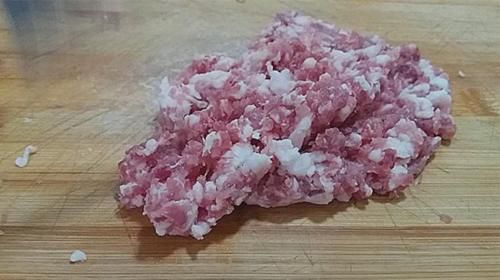  切成|秋季一定要吃的下饭菜，健胃助消化，和肉一炒，孩子多吃一碗饭