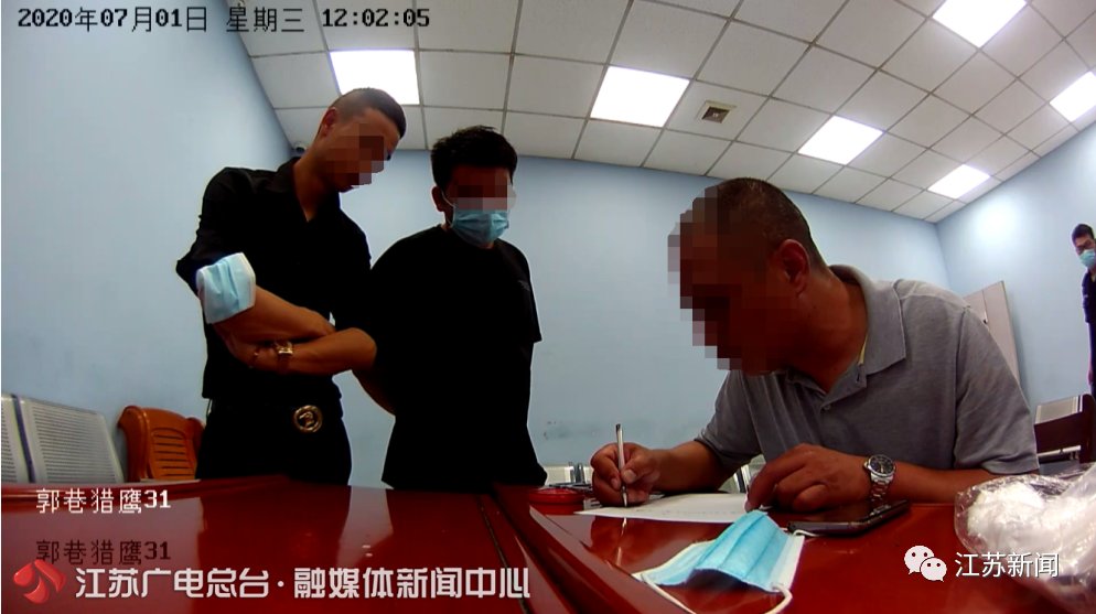  块钱|车位被堵，男子花18块钱鸡蛋怒砸奔驰车！结果赔了2.1万